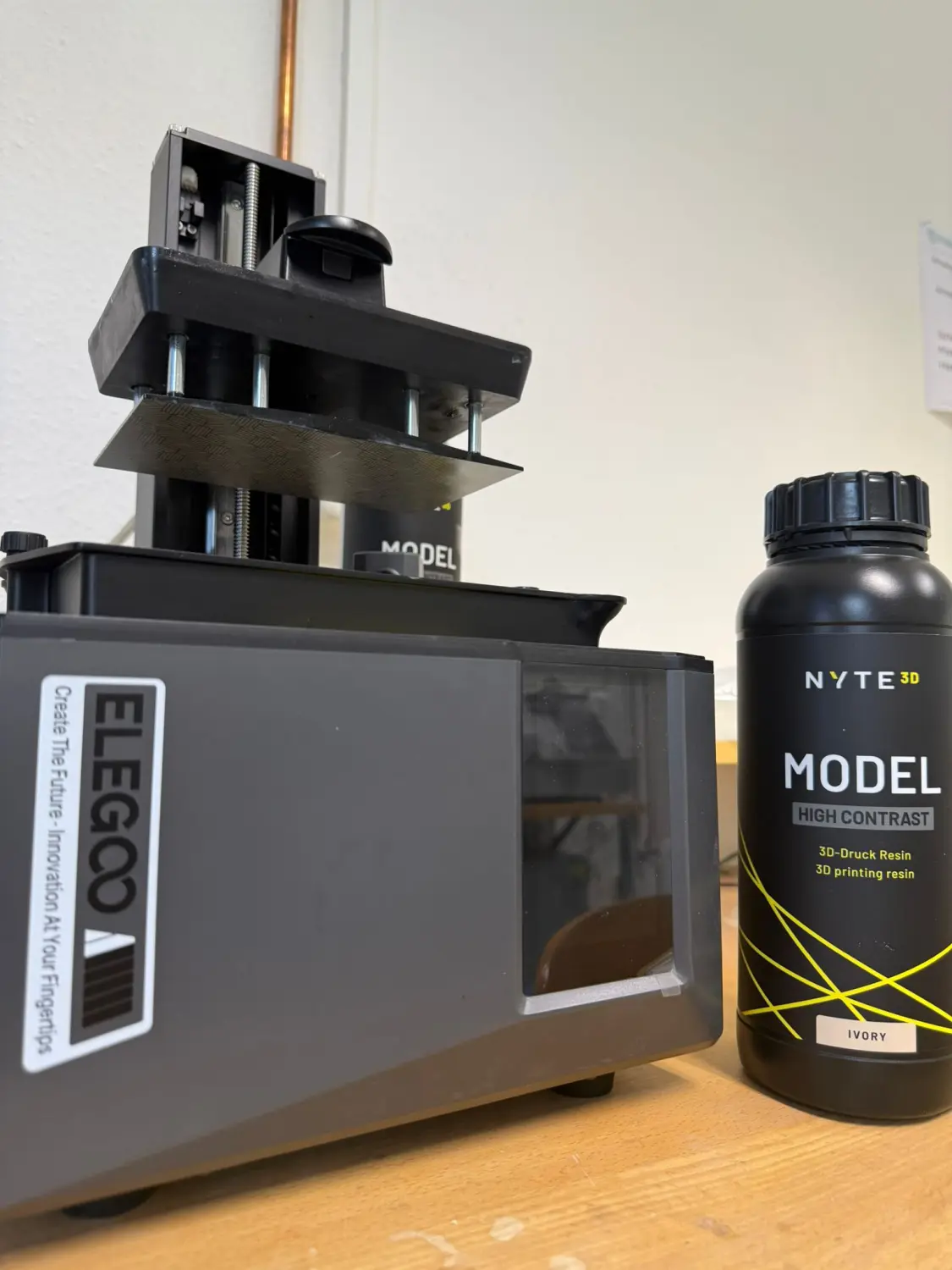 Kruse & Mordhorst Zahntechnik GmbH - Bei dem abgebildeten Artikel handelt es sich um einen Elegoo Mars 4 Ultra Resin 3D-Drucker.