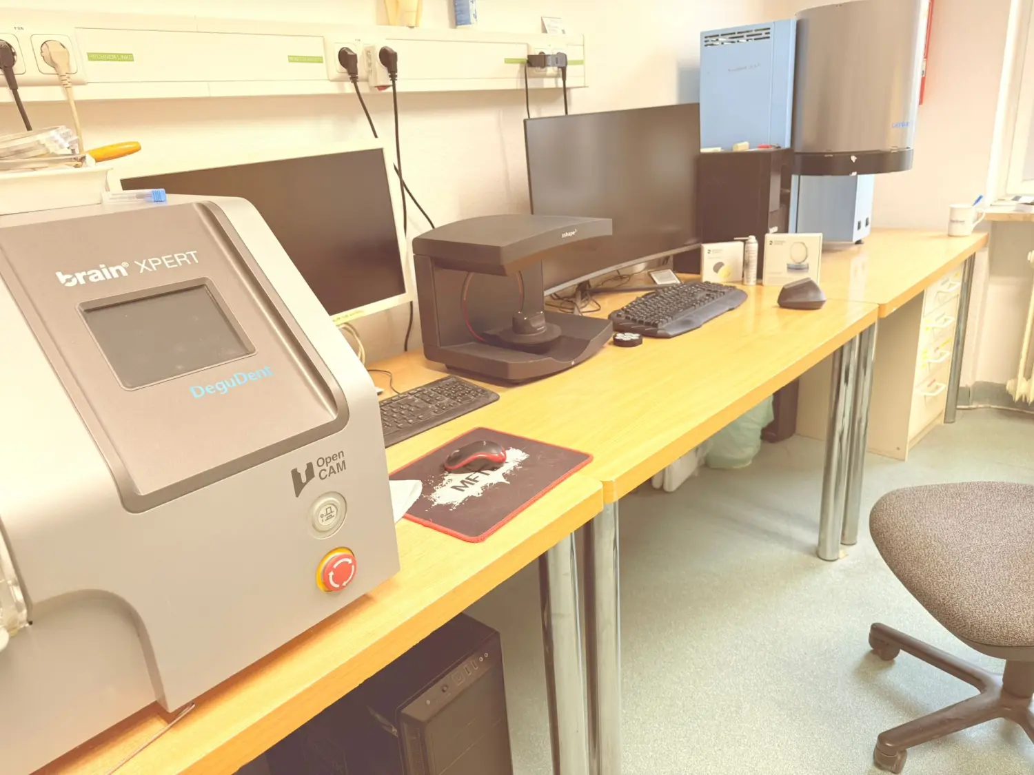 Kruse & Mordhorst Zahntechnik GmbH - Bei dem abgebildeten Artikel handelt es sich um einen Elegoo Mars 4 Ultra Resin 3D-Drucker.