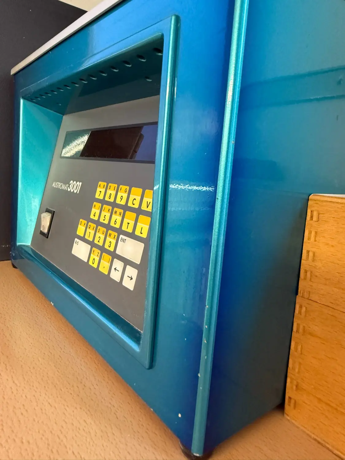 Kruse & Mordhorst Zahntechnik GmbH - Bei dem abgebildeten Artikel handelt es sich um einen Elegoo Mars 4 Ultra Resin 3D-Drucker.