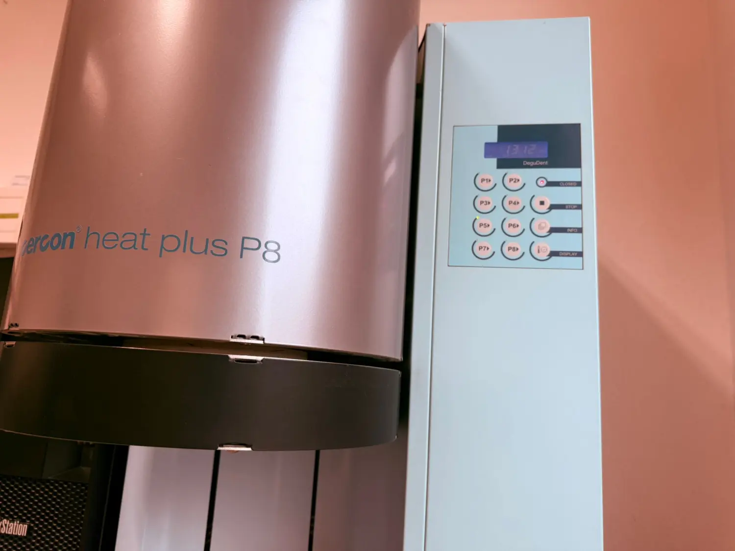 Kruse & Mordhorst Zahntechnik GmbH - Bei dem abgebildeten Artikel handelt es sich um einen Elegoo Mars 4 Ultra Resin 3D-Drucker.